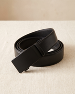 Rein ratchet belt coiled on cream linen