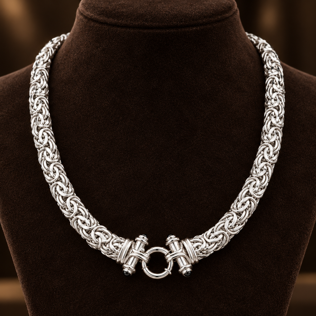 Castor Byzantine chain necklace in silver on a velvet bust