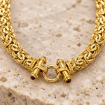 Close up of the Castor clasp and chain weave